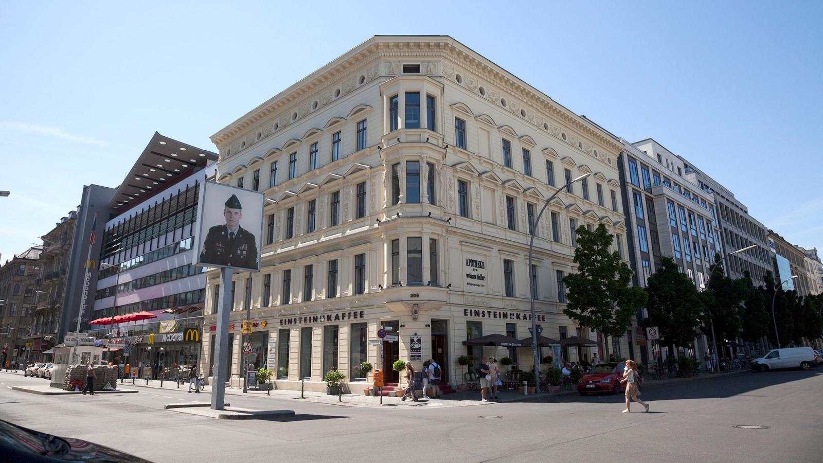 Altbau an der Kreuzung des Checkpoint Charlie