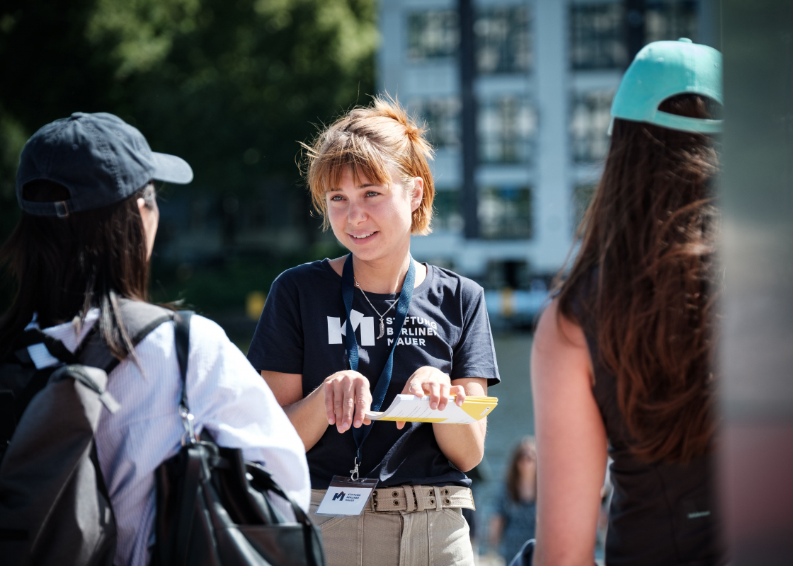 Guide an der East Side Gallery